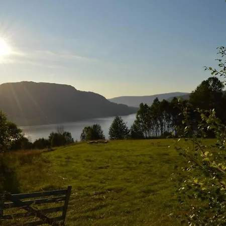 度假居 Stille Og Fredelig Med Panoramautsikt Valsøybotn