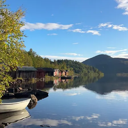 Stille Og Fredelig Med Panoramautsikt Valsøybotn