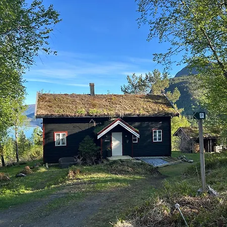 Feriehus Stille Og Fredelig Ved Fjord Og Fjell