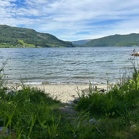 Feriehus Stille Og Fredelig Ved Fjord Og Fjell *
