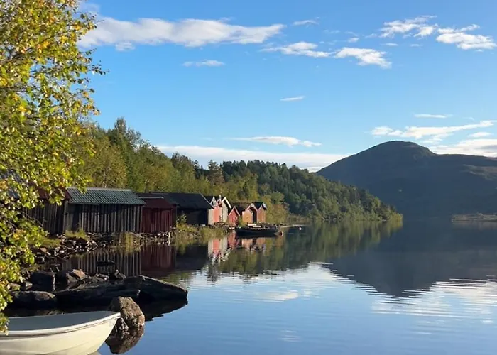 Stille Og Fredelig Med Panoramautsikt Valsøybotn