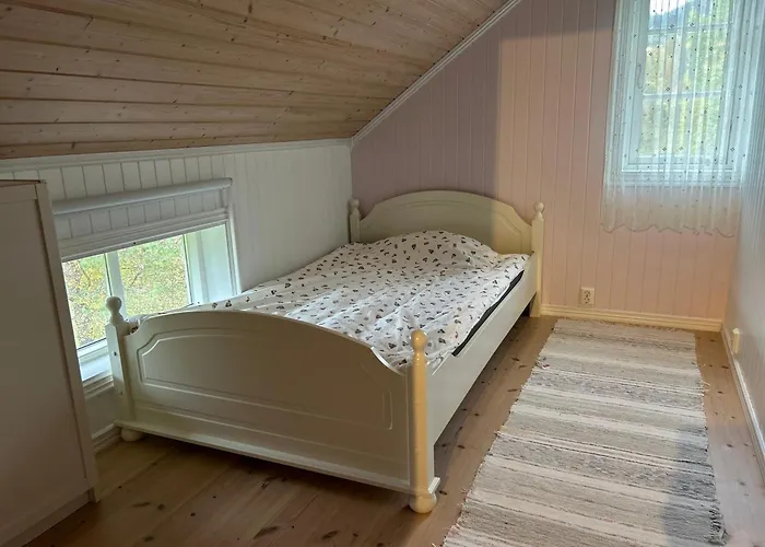 Stille Og Fredelig Med Panoramautsikt Valsøybotn